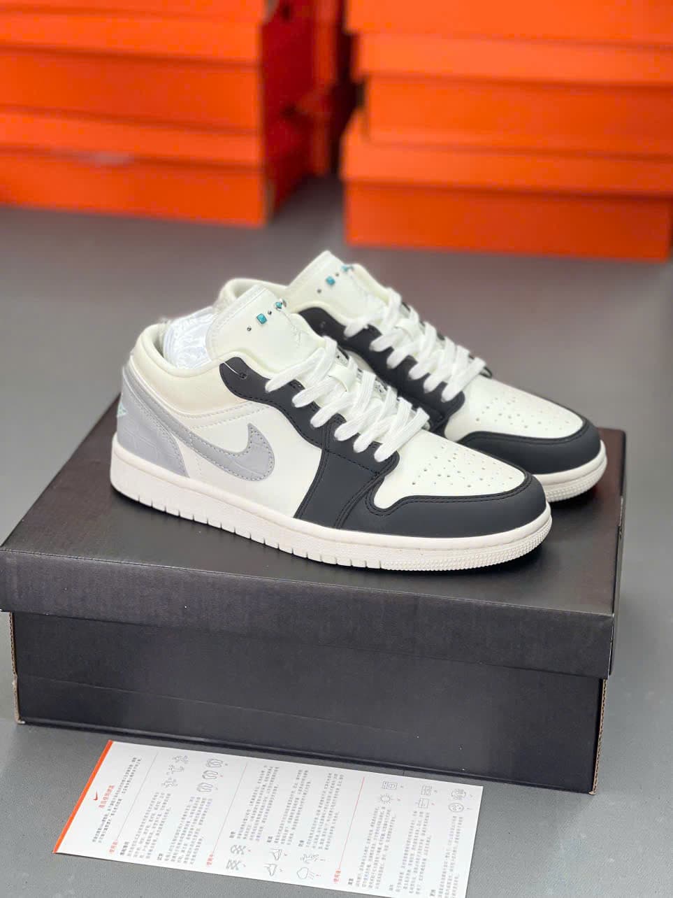 Jordan Low SE Trắng - Đen Xám - Jordan chính hãng | PandaBSport